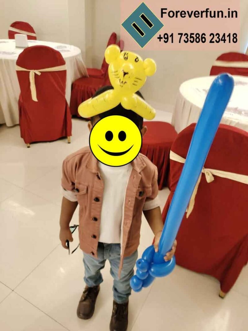 kid with the sculpting balloon in chennai birthday party